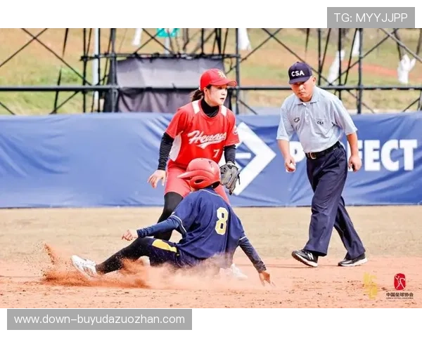 中国垒球联赛总决赛辽宁蓝鲨捧杯，“彤云”奖杯见证投手较量