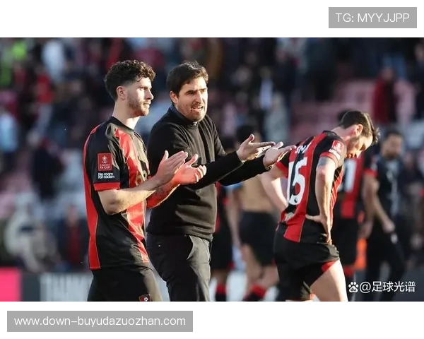 切尔西瞄准伯恩茅斯塞内西，科莫拉蒙亦在名单